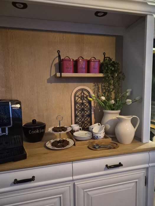 Kredens dębowy, kącik kawowy, coffee corner