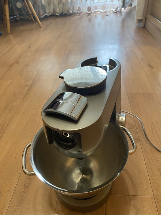 Продам кухонный комбайн Kenwood Chef