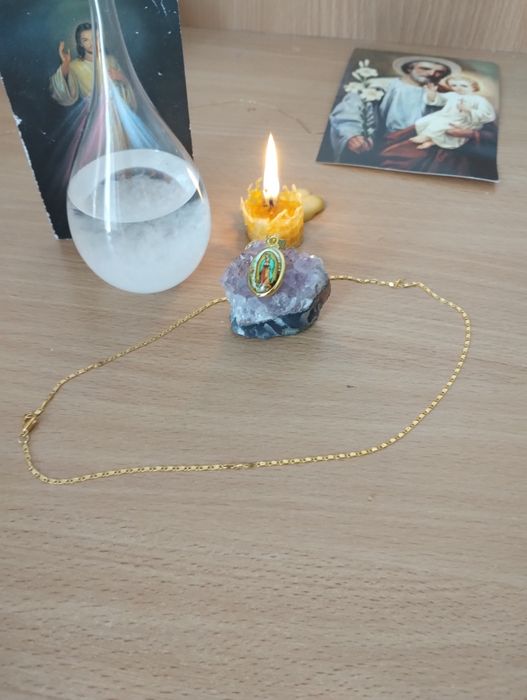 Naszyjnik i medalik Matka Boska z Gadelupe