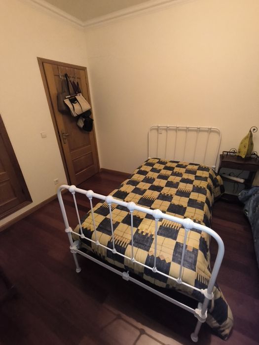 Cama solteiro com colchão