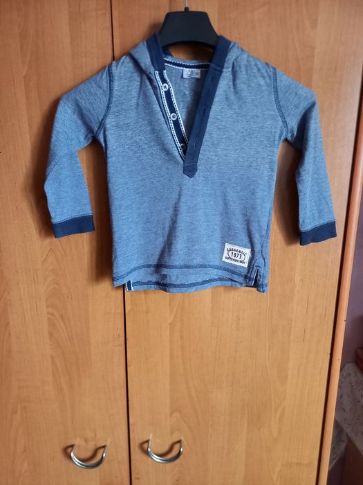 Sprzedam bluzkę dla chłopca z kapturem