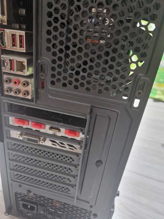 Мій робочий компютер на ryzen 5 5600