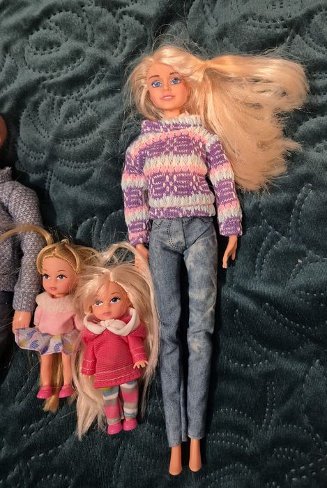 Zestaw rodzinką Barbie i cabriolet