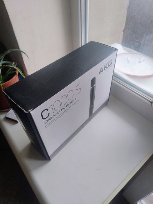 Микрофон AKG C1000S.