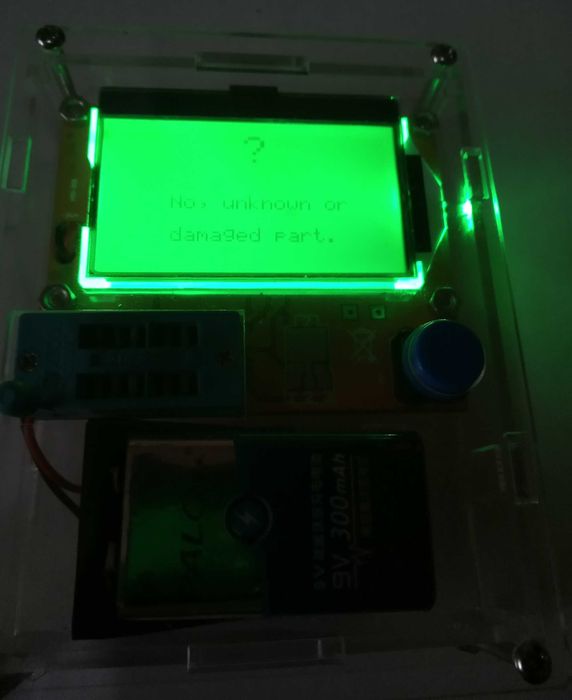 тестер транзисторов в корпусе с аккумулятором