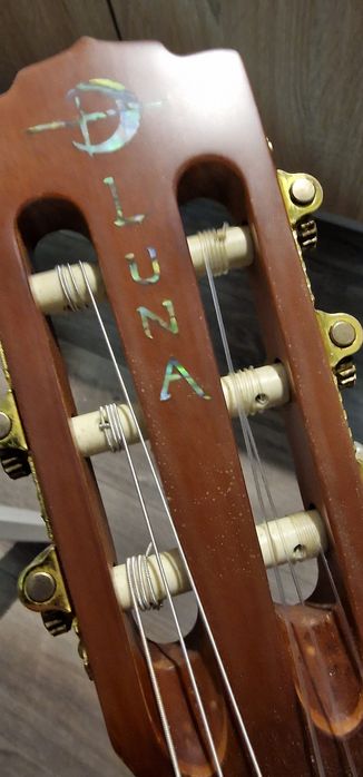 Gitara Luna HEN 02 NYL