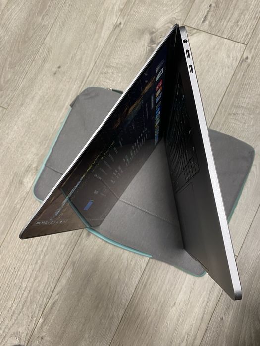 MacBook Pro 15” 2018 i7/16GB/500GB + Apple Magic Mouse 2