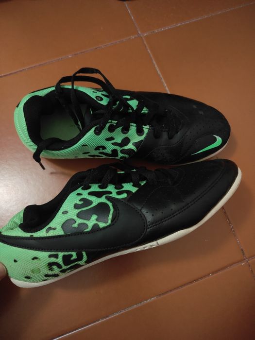 Chuteiras Nike Pretas e Verdes