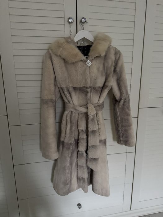 Шуба бобер з капішоном норка натуральна