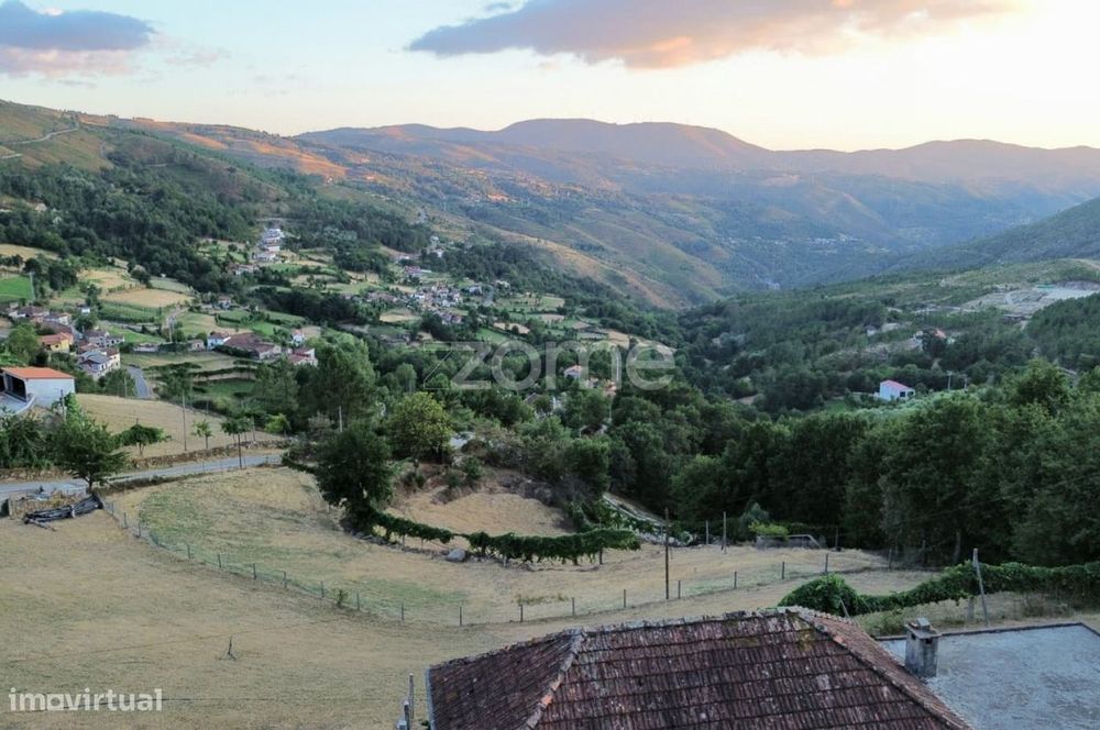 Terreno Rústico com 2433 m2 e anexo 39 m2 - Covelo Gerês, Montalegre