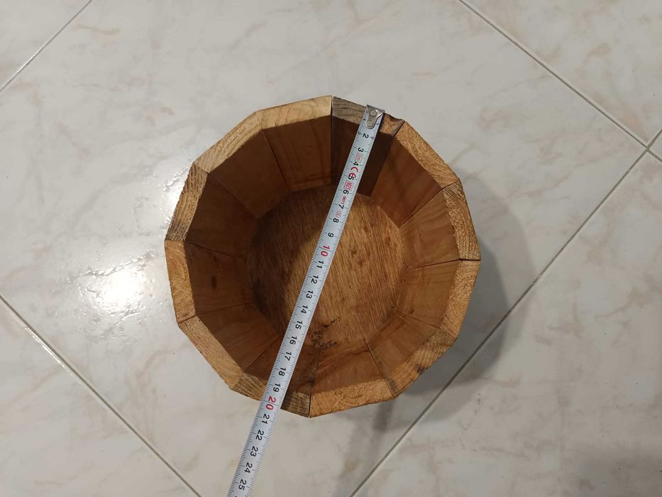 3 Vasos em madeira envernizada