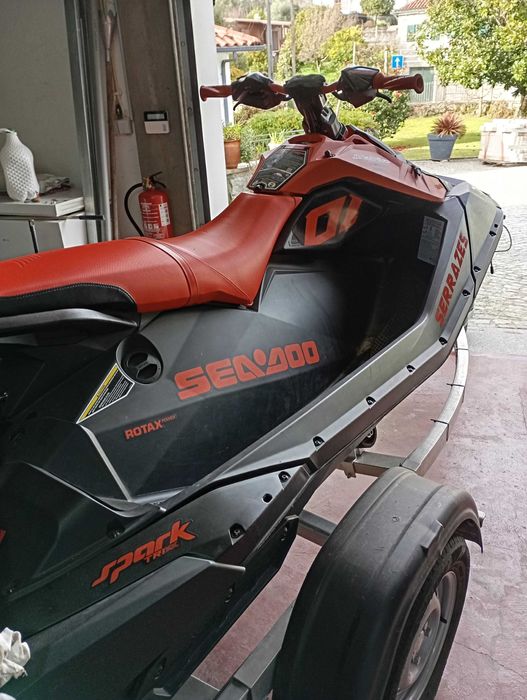 Vendo mota de água como nova