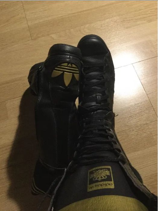 Botas Tennis Adidas, pretas e douradas, n.38
