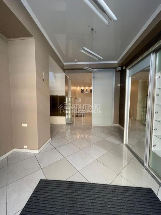 Сдам в аренду помещение н/ф 223м2 центр красная линия пл. Конституции