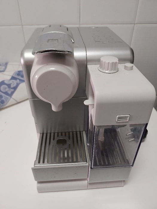 Maquina de café nespresso (capsulas originais)