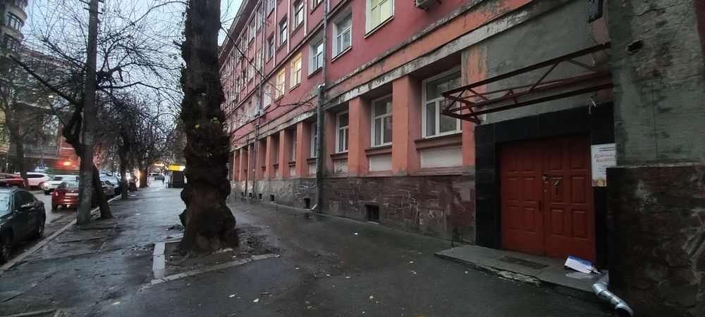 Без %.  1й этаж с отдельным входом - 650 м.кв., Шевченковский район.