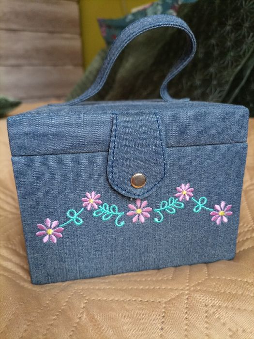 Retro pudełko, pojemnik na biżuterię