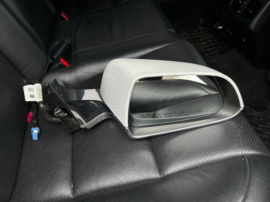 Праве зеркало заднього виду Tesla Model 3 2019 26.11