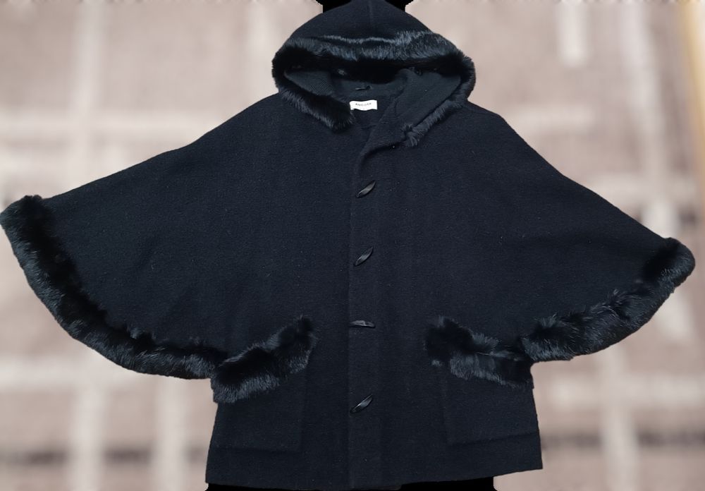 Пончо шерстяное с капюшоном