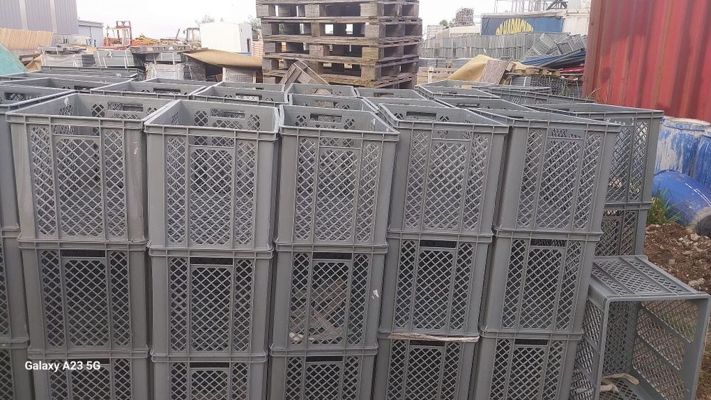 30 Cestos plástico semi novos com marca alimentar