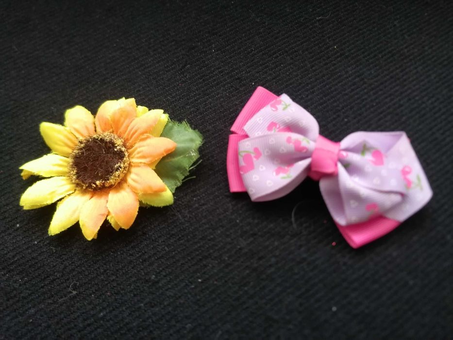 Zapinka do włosów złoto-czerwona kokarda z brokatem. Spinka