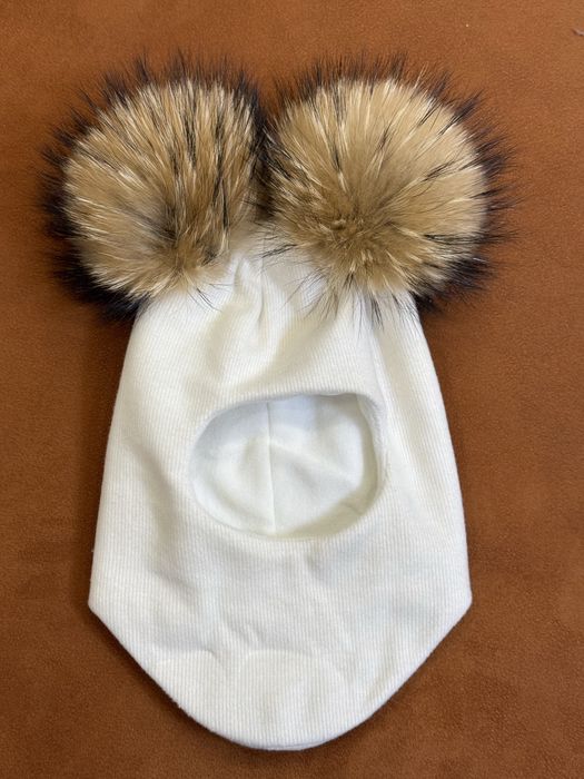 Зимова біла шапка-шолом  з 2 ма бубонами