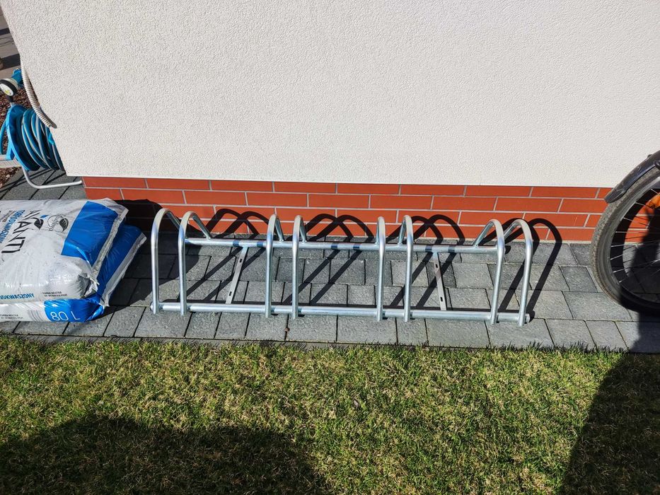 Stojak na rowery uchwyt parking 4 miejsca złożony gotowy do użytku