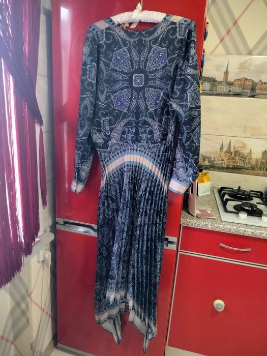 Платье нарядное.