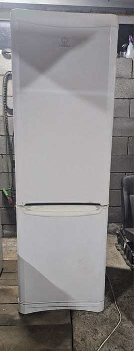 Холодильник Indesit стан 9/10