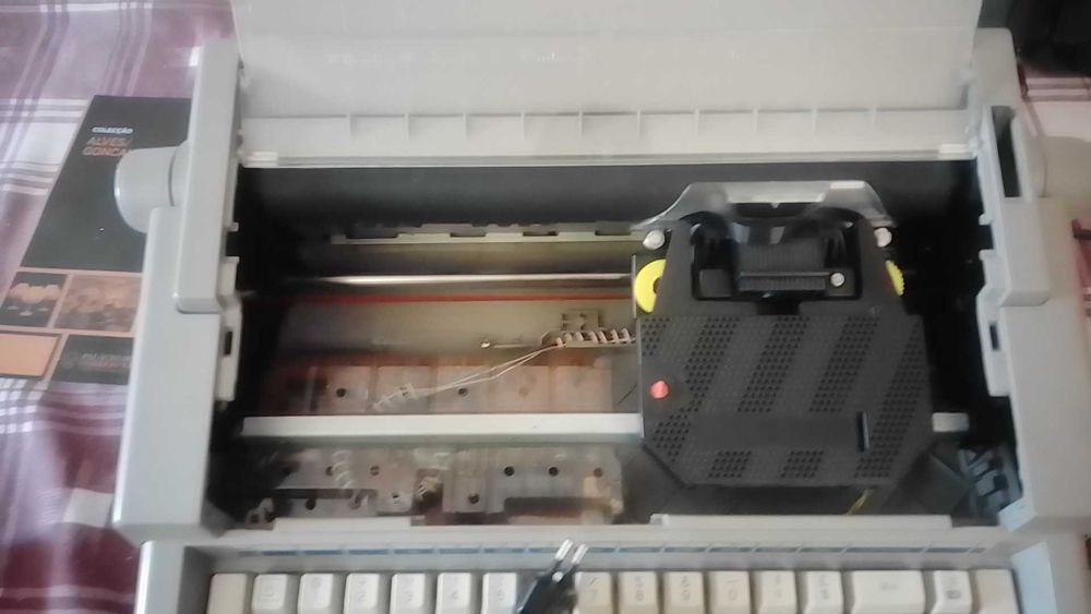 Máquina de escrever/ Typewritter Olivetti Lettera E 501 II