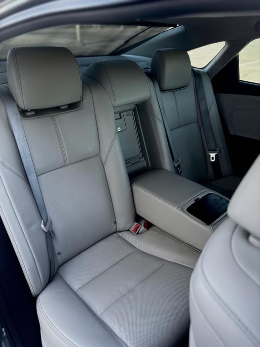 Аренда авто Toyota Avalon Hybrid Premium