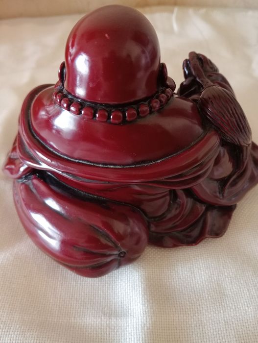 Bunda feliz e rindo em resina:  preço: 40,00€