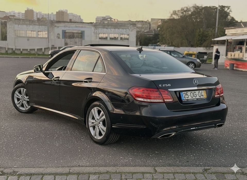 Mercedes-Benz E250 só 82.000 kms Nacional