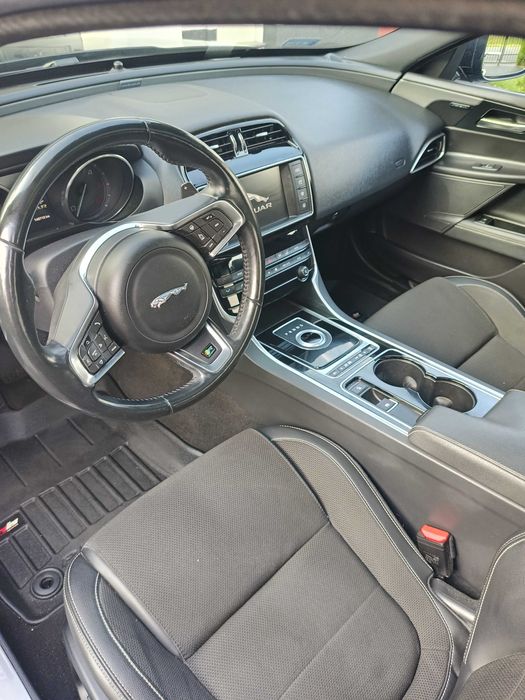 Sprzedam Jaguara XE
