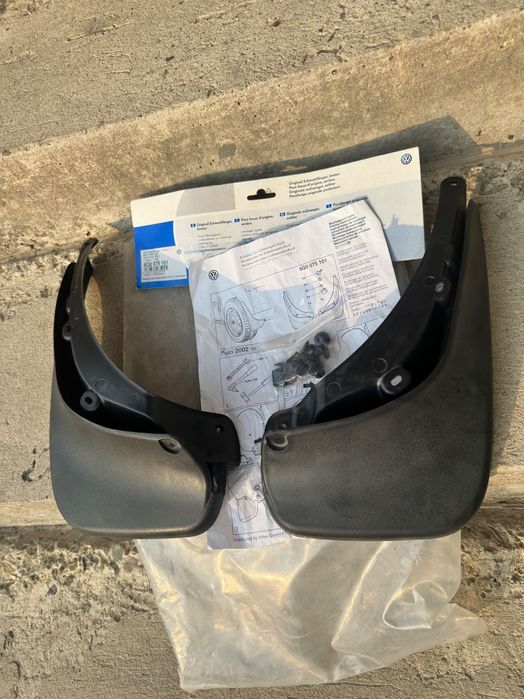 Бризговики оригінальні Задні VW Polo 02-08 6Q0075101 Поло