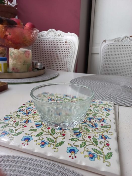 Eryka Drozd, design PRL, krople rosy, salatera