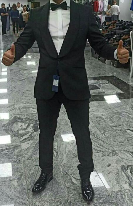 Czarny garnitur męski