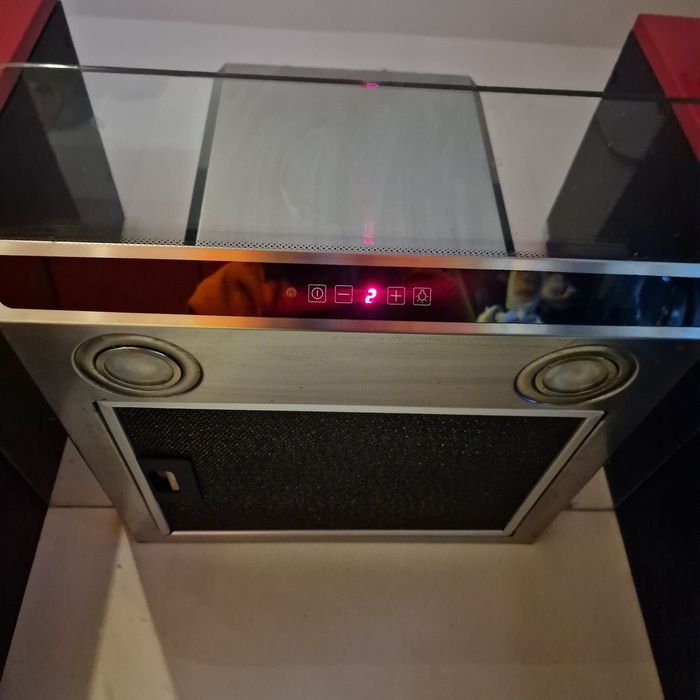 Okap kuchenny  metalowy  komin miejsce do przyczepienia magnesów