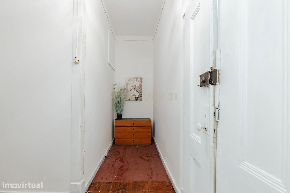 Apartamento T6 na Rua Alexandre Herculano - Oportunidade Única