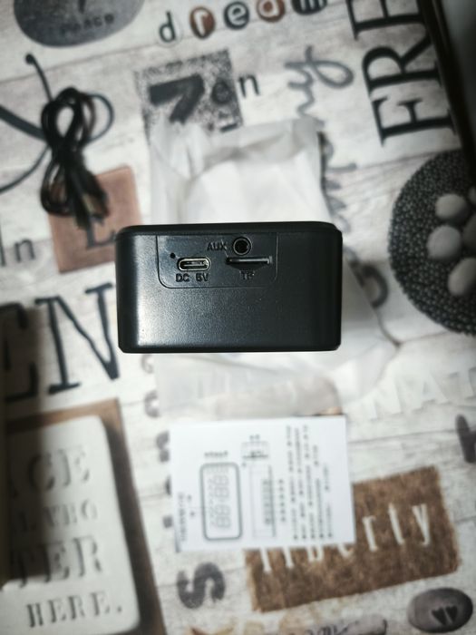 Relógio alarme autofalante bluetooth novo