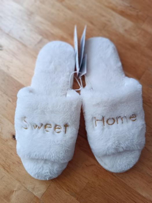 Нові!Гарні жіночі тапочки р.38/39.