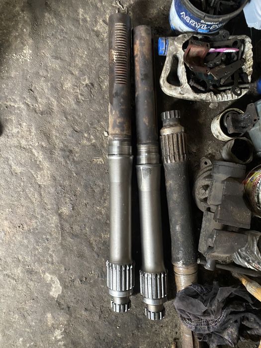 Полуось заднього моста МТЗ 80/82.  Полуось МТЗ.