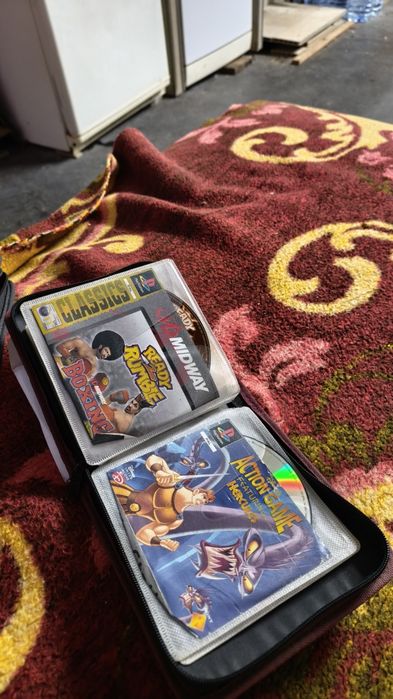 Duas capas com jogos de ps1 demos (28 jogos 22 demos) 
São 22 demos