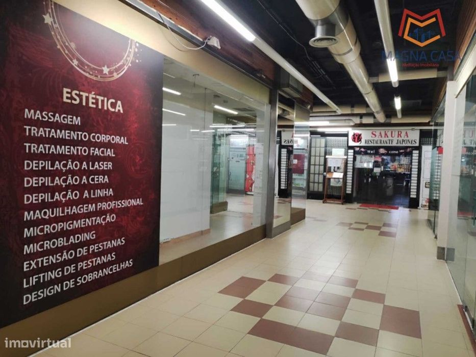 Loja em Oeiras no Centro Comercial das Palmeiras.