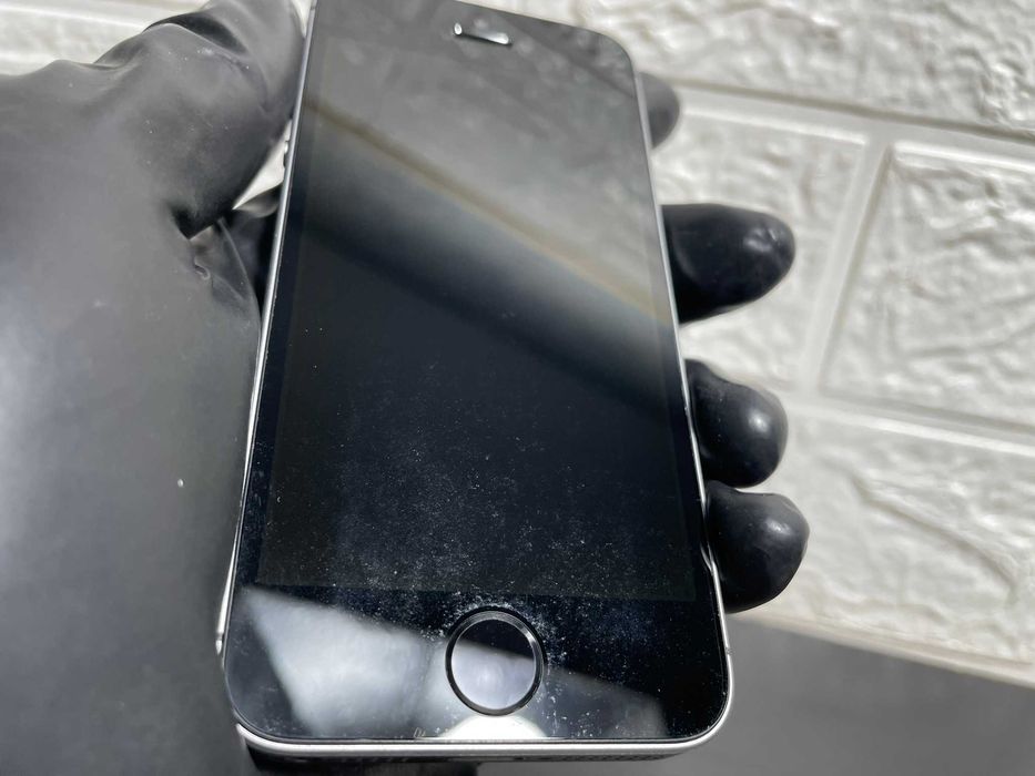 Apple iPhone SE 16GB (1gen) MP822DN/A AКБ 93%