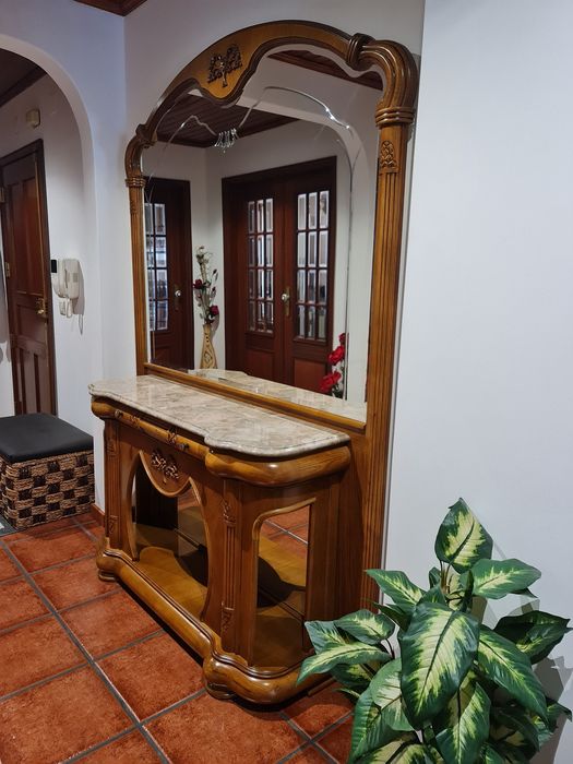 Móvel de Hall de Entrada / Aparador Clássico com Espelho e Tampo em Mármore