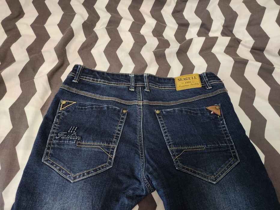 Продам ждиннсы на мальчика