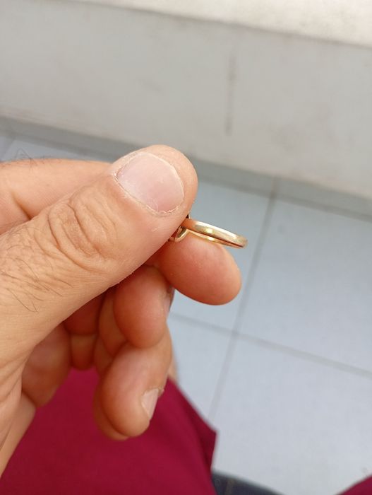 Anel em ouro de  peça muito bonita