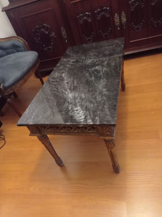 Mesa pequena de apoio