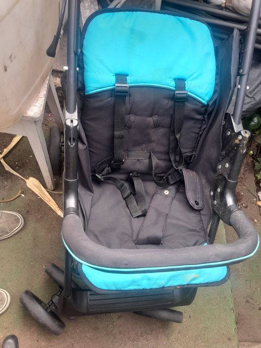 Vendo 2 exelentes carrinhos de bebe 15€
